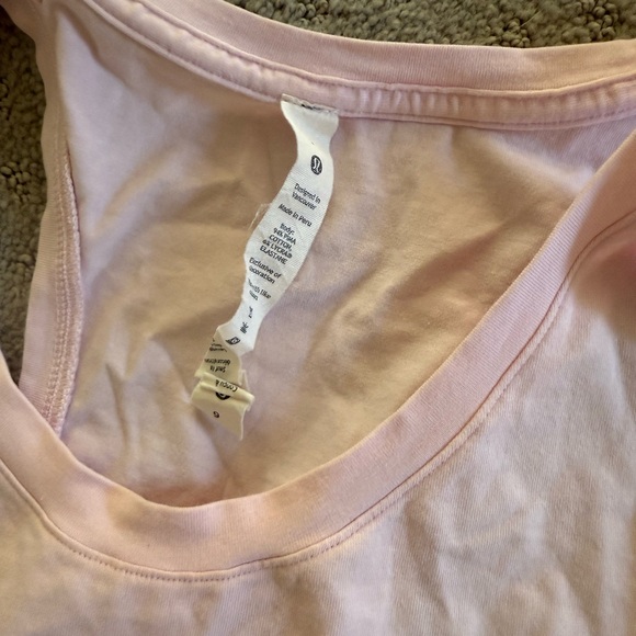 Lululemon swiftly racer back tank 2.0 in color strawberry milkshake. Size 6 - Picture 3 of 5